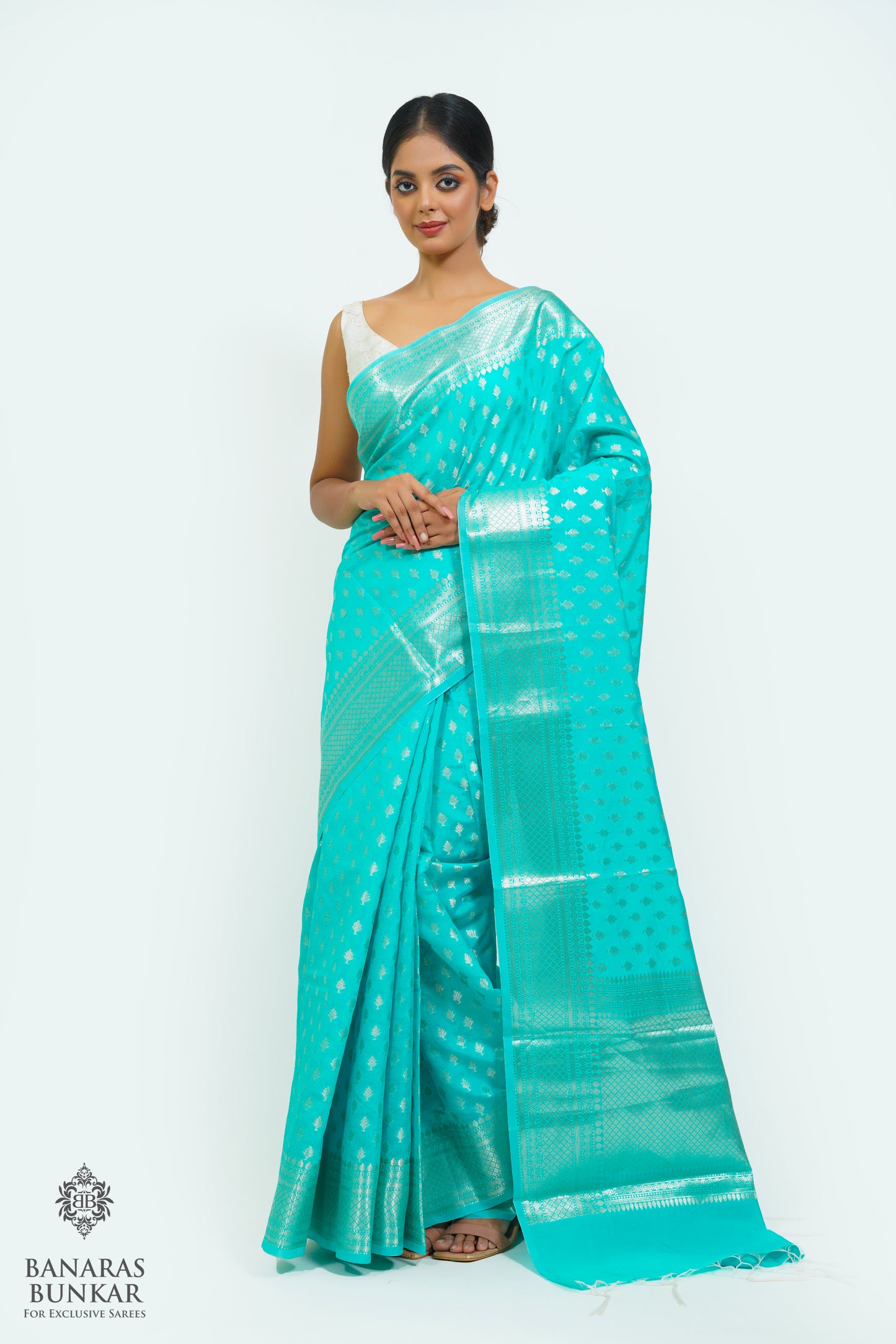 Banarasi semi kataan Tapeta silk saree allover Buti design with equal T