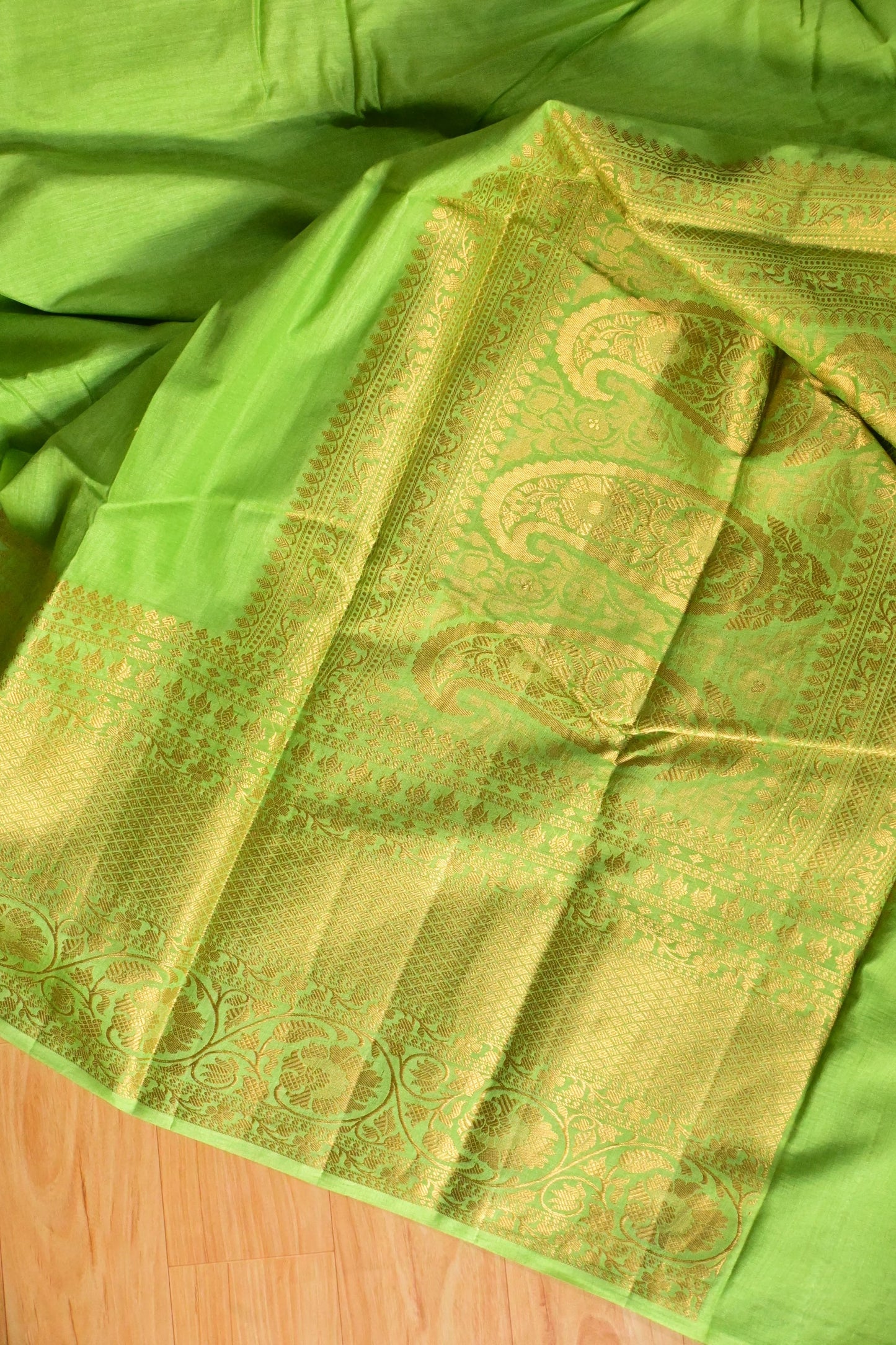 Banarasi Pure Moonga silk saree with skirt- Parrot Green