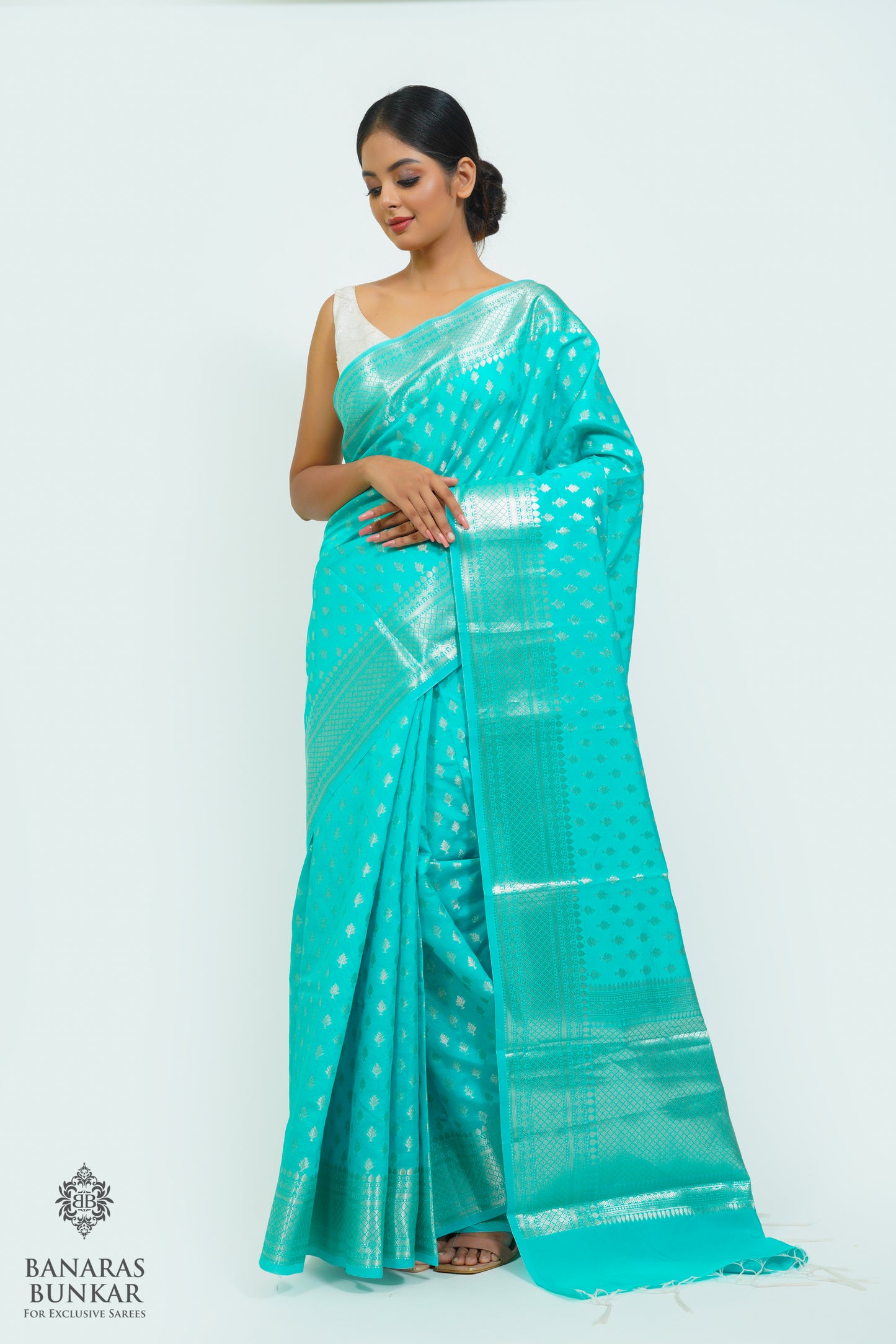 Banarasi semi kataan Tapeta silk saree allover Buti design with equal T