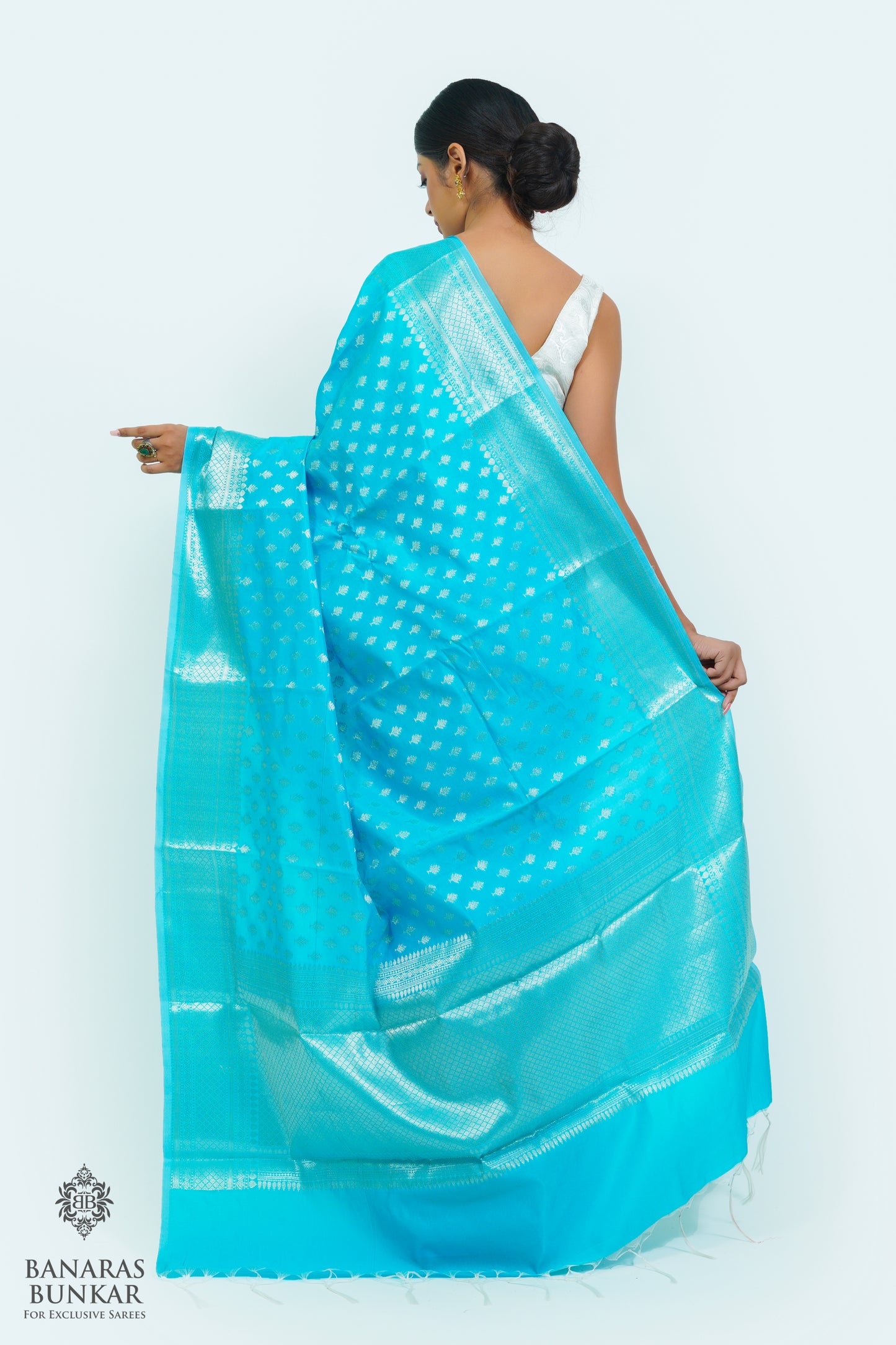 Banarasi semi kataan Tapeta silk saree allover Buti design with equal T