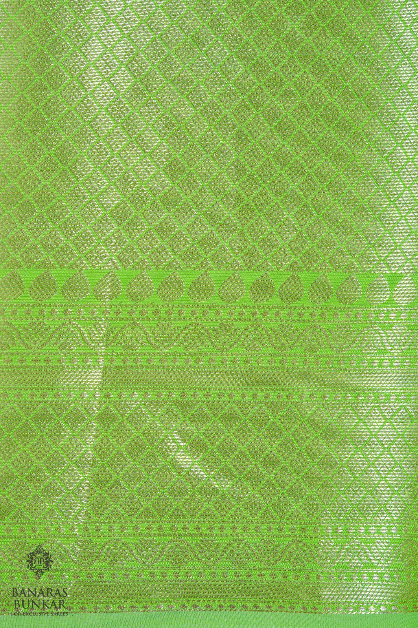 Banarasi semi kataan Tapeta silk saree allover Buti design with equal T