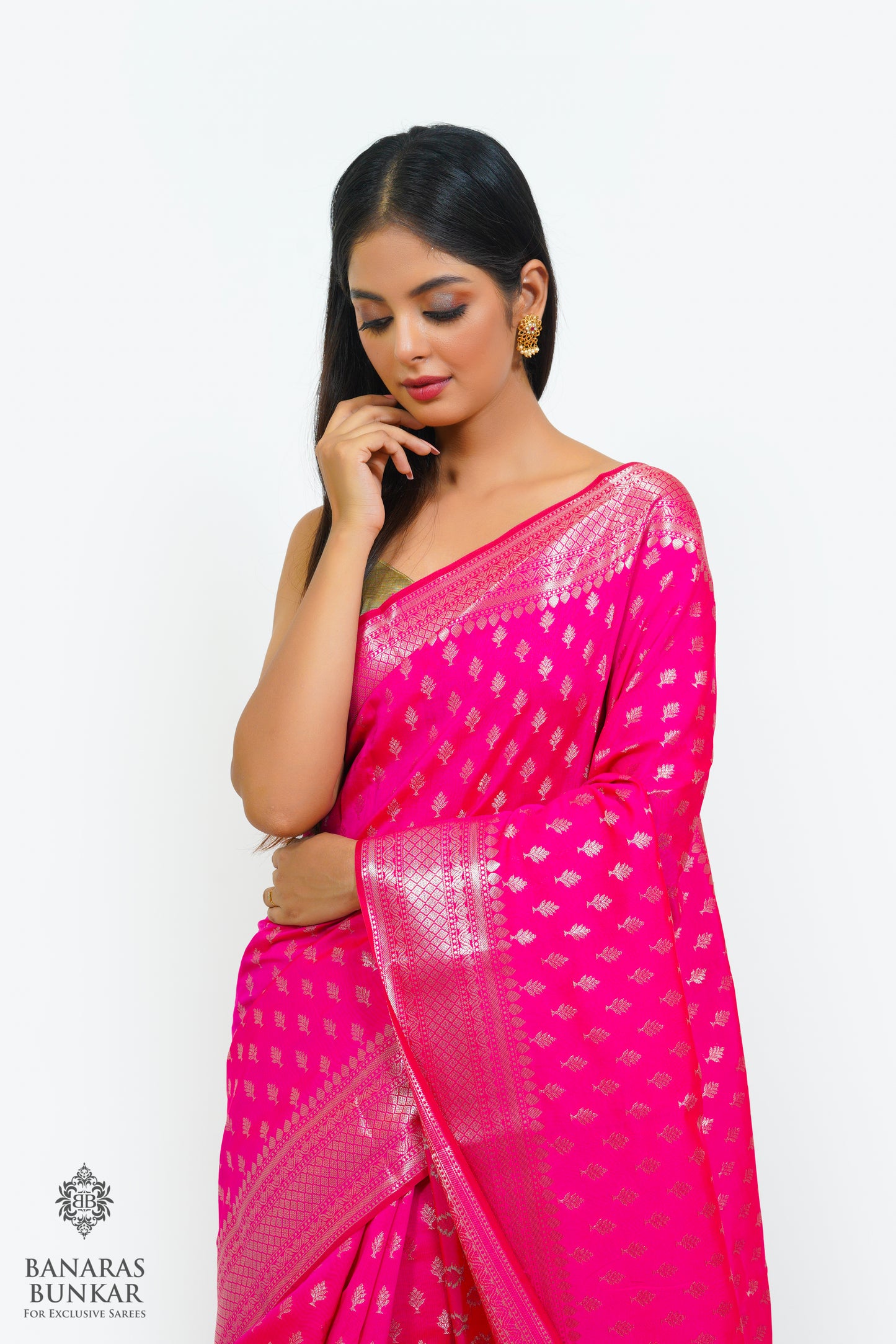 Banarasi handloom semi kataan Tapeta silk saree allover Buti design with equal T