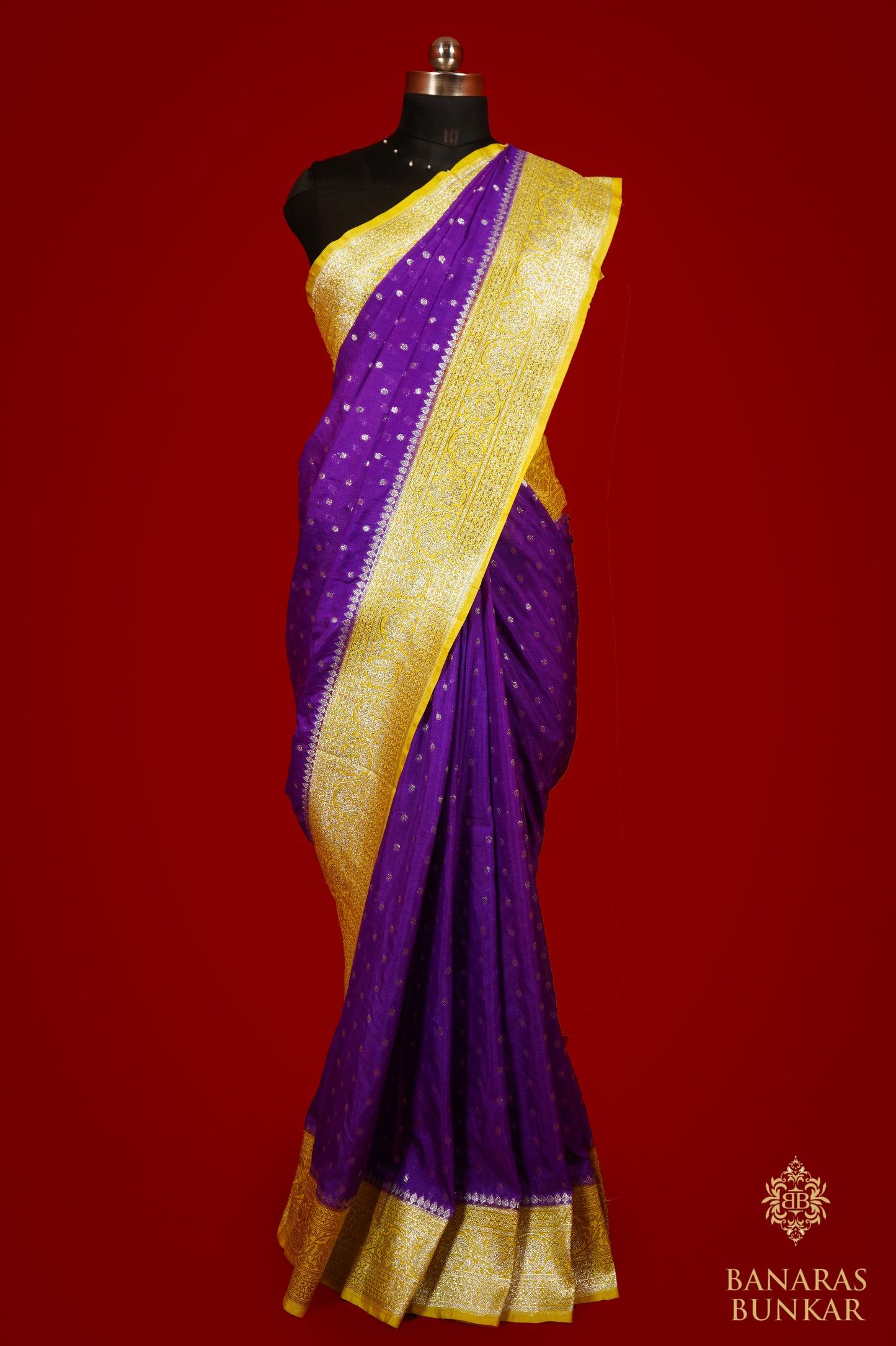 Banarasi semi Georgette Katan silk saree Buti Pattern weaved at silver zari